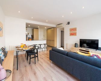 Petit Luxe Tobella Baixos - Terrassa - Living room
