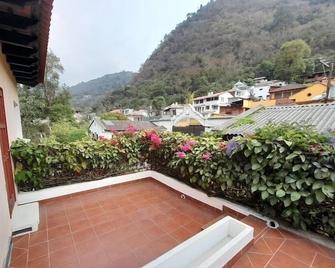Hostal Casa Búho - Antigua Guatemala - Balcón