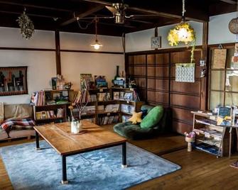 Ise Guesthouse Tsumugiya - Hostel - Ise - Sala de estar