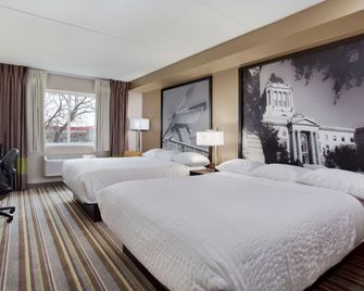 Super 8 by Wyndham Winnipeg West - Winnipeg - Bedroom