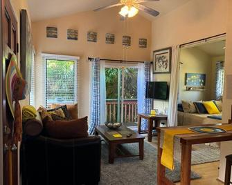 Inspired 1-BR, Magic Gardens, Stream and Waterfall - Honokaa - Living room