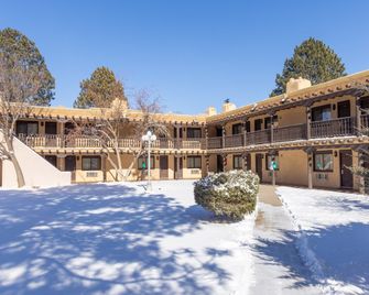 Sagebrush Inn & Suites - Taos - Building