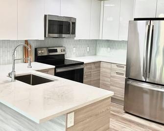 Luxury 2 Bed Apartment In Quincy - Quincy - Kitchen