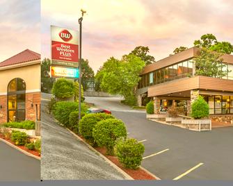 Best Western Plus Landing View Inn & Suites - ברנסון - בניין