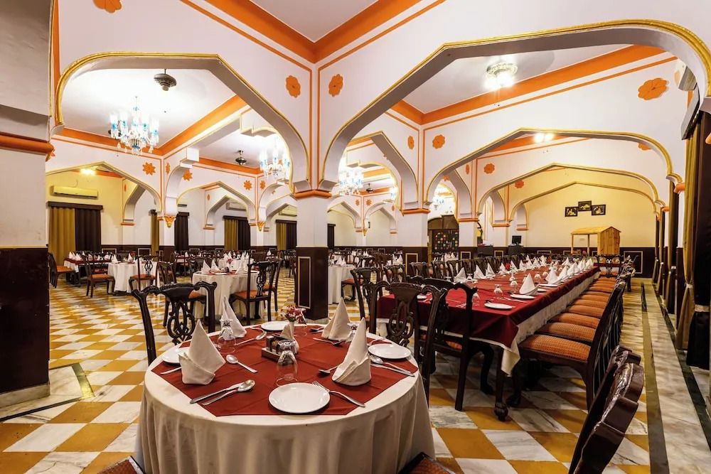 في ريزورتس راج محل أورتشا