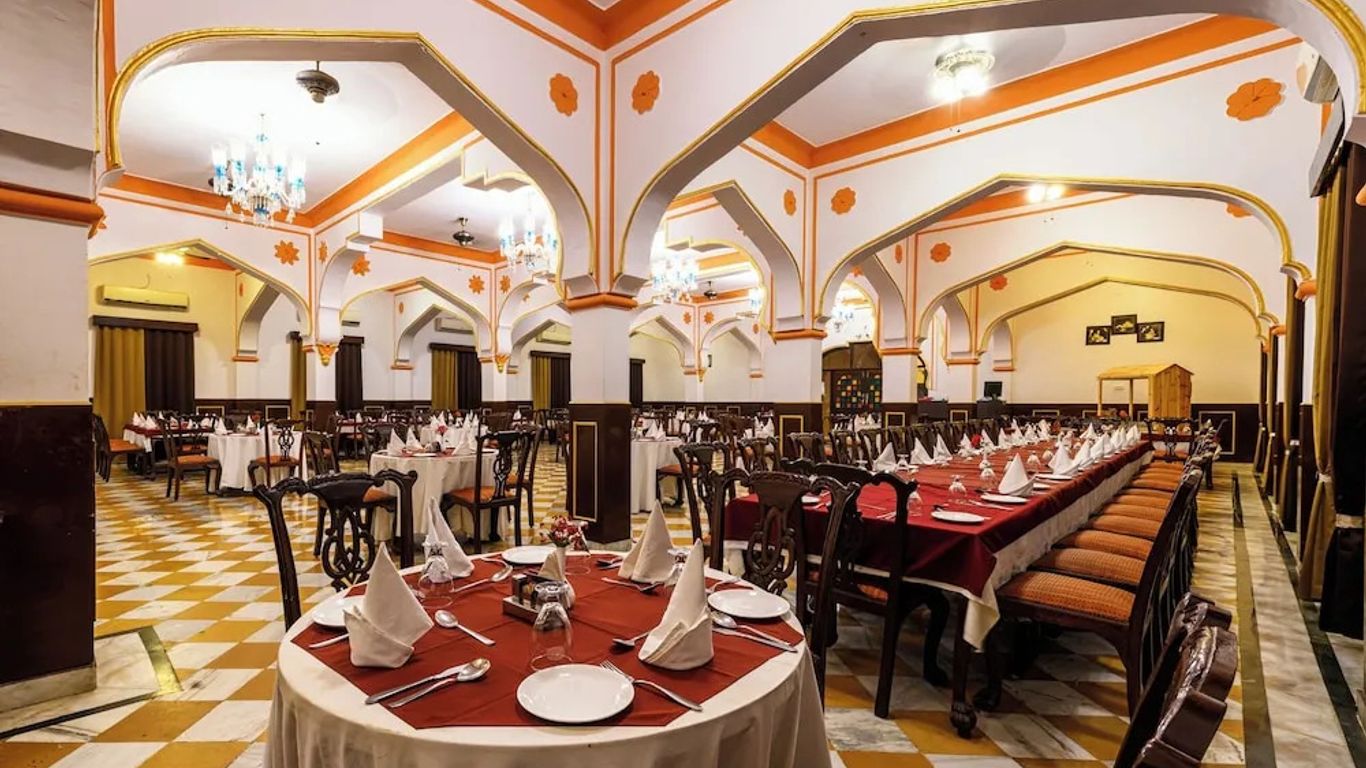 في ريزورتس راج محل أورتشا