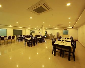 Sara Hotels and Apartments - Angamāli - Restaurante