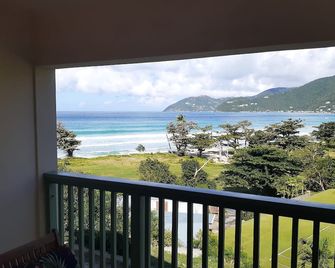 Beachfront holiday villa - Leonards - Balcony