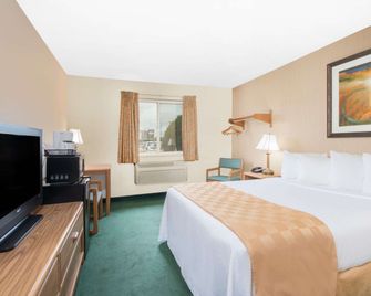 Days Inn & Suites by Wyndham Fargo 19th Ave/Airport Dome - פארגו - חדר שינה