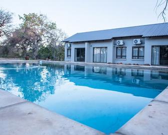 Hamiltons Lodge & Restaurant - Malelane - Pool