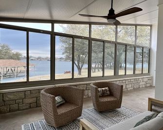 Shorhaus, Gorgeous Main Body Lake Retreat - Granbury - Huiskamer