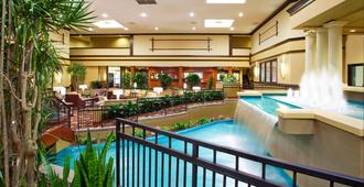 Holiday Inn Hotel & Suites Cincinnati - Eastgate, An IHG Hotel - Cincinnati - Bể bơi