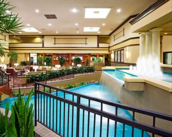 Holiday Inn & Suites Cincinnati-Eastgate (I-275e) By IHG - Cincinnati - Lobby