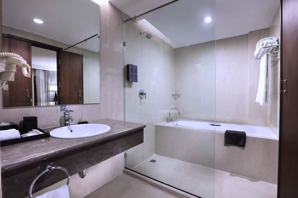 Harper Perintis By Aston - Makassar - Bad