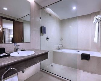 Harper Perintis By Aston - Makassar - Badrum