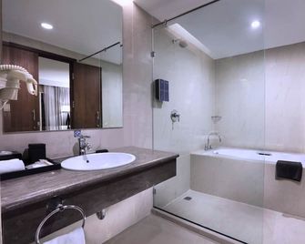 Harper Perintis By Aston - Makassar - Bad