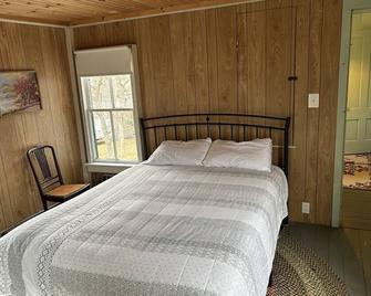 Historic Oak Bluffs home, short walk to town, beach, and harbor. - Oak Bluffs - Habitación