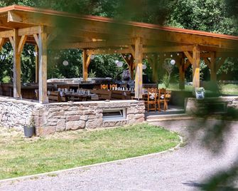 Grand Chalet-gîte 22 Couchages, Pleine Nature Avec Jacuzzi et Étang Privatif - Corcieux - Patio