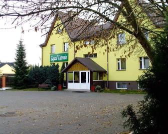 Zajazd Ustronie - Piaseczno - Building