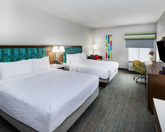 Hampton Inn & Suites Tulsa-Woodland Hills at 71st & Memorial - טולסה - חדר שינה