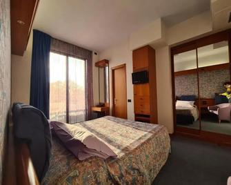 Hotel Sabra - Senigallia - Camera da letto