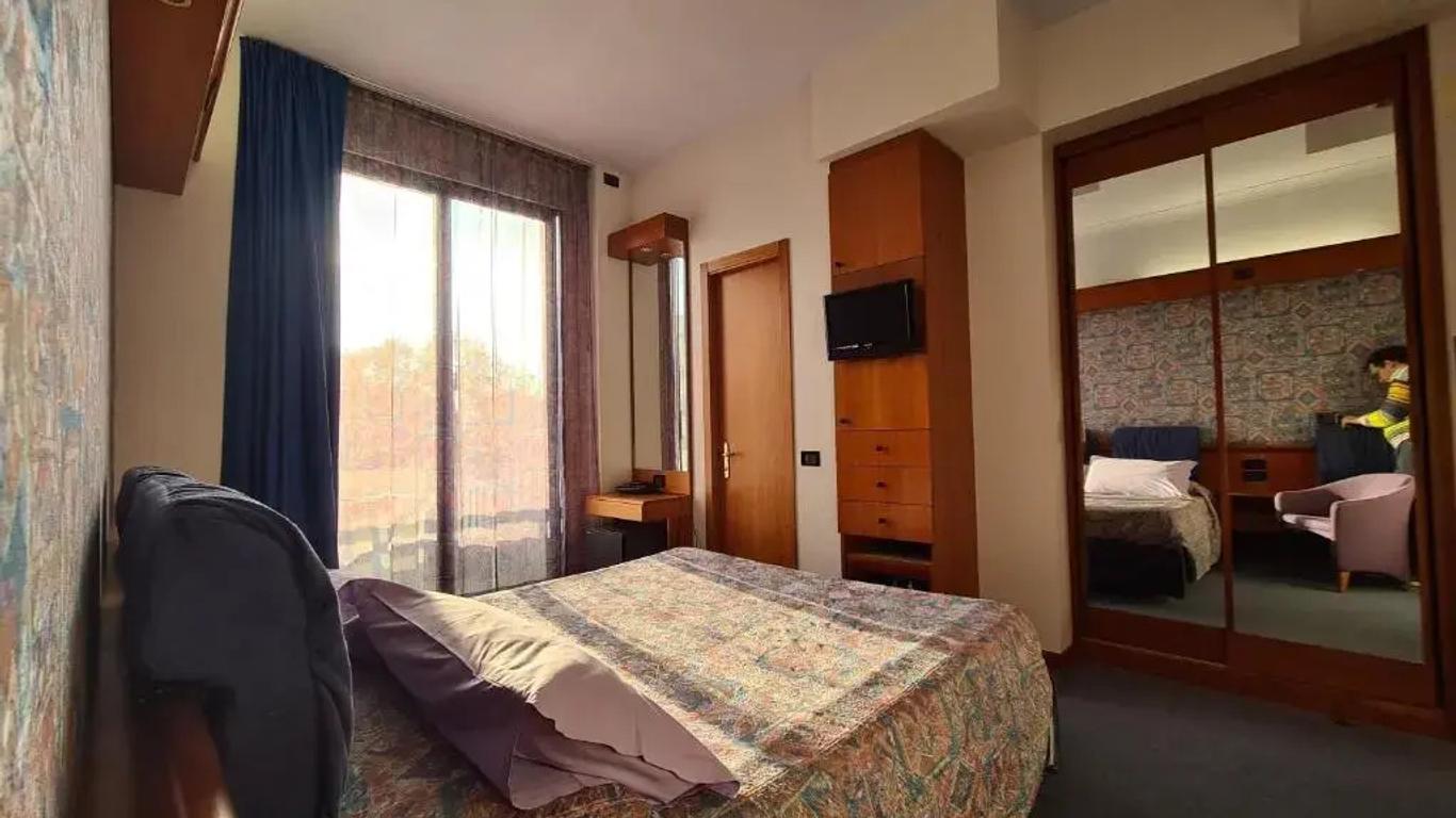 Hotel Sabra