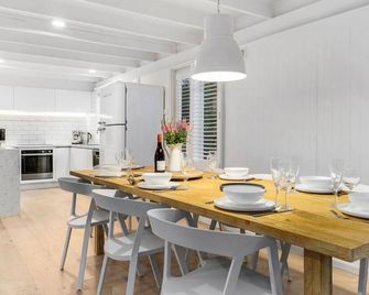 The Coast Country Cottage - Balnarring Beach - Dining room
