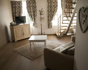 Chambres d'hôtes - L'Ecurie Obernai - Оберне - Вітальня