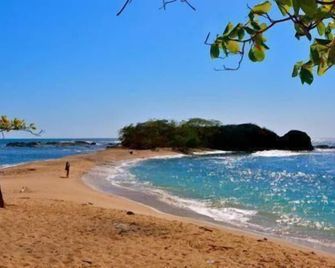 Cabinas surf Arribadas - Ostional - Playa
