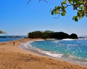 Cabinas surf Arribadas - Ostional - Playa