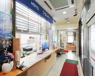 OYO Hotel Tonami - Tonami - Rezeption