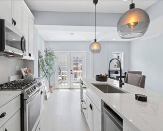 Luxury Nw DC Townhome 3 Bedroom 3 Bathroom - Washington D. C. - Cocina