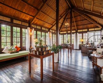 Ana Mandara Villas Dalat Resort & Spa - Dalat - Living room