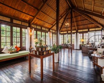 آنا ماندارا فيلاز دالات ريزورت آند سبا - دا لات - غرفة معيشة