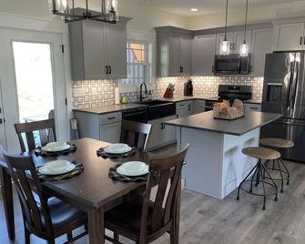 New Quiet Retreat-Distilleries, Hot Tub Shaker Village, Herrington Lake - Burgin - Kitchen