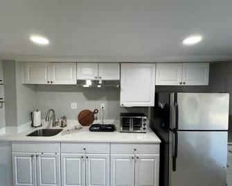 Stylish 1br Near Tysons, Wolf Trap & Metro Access - Tysons - Küche