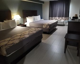 Regency Inn & Suites Houston East I 10 - Houston - Bedroom