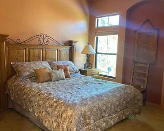 Stylish Townhome, 2bd, 2ba - Access to Year-round heated pool and gym. - Tubac - Bedroom