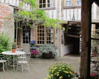 A L'ecole Buissonniere - Honfleur - Patio