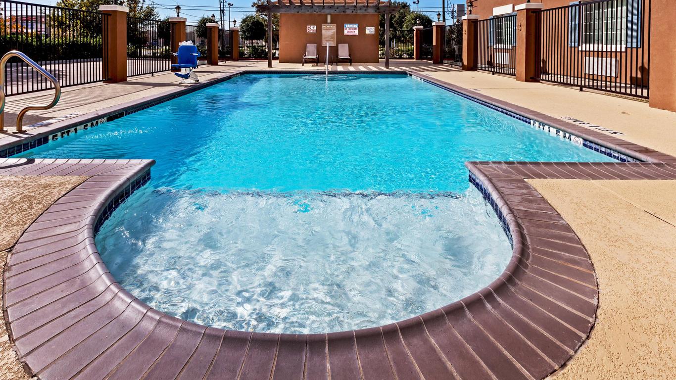 Candlewood Suites Baytown