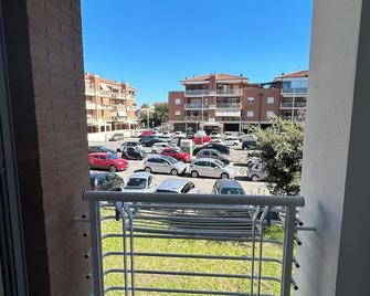 Urban Sky Loft Fiumicino - Fiumicino - Balcony