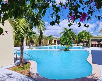 Jicaral Hotel y Centro de Convenciones - Ciudad Choluteca - Piscina