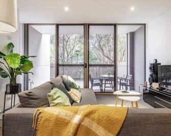 'The Patio' Live like a Local in Spacious Comfort - Sydney - Living room