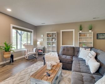 Waterfront Home Near Mark Twain National - Poplar Bluff - Huiskamer