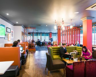 Holiday Inn Stoke On Trent M6, Jct.15 By IHG - Stoke-on-Trent - Lounge