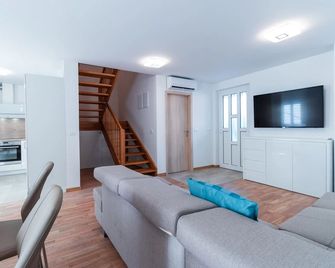 Apartments Amavi - Izola - Wohnzimmer