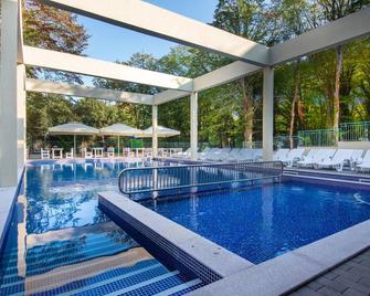 Ariana Hotel - Kiten - Piscina