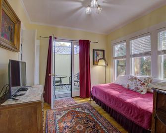 Secret Garden Inn And Cottages - Santa Barbara - Living room