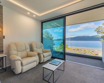 Fiordland Lakeview Motel And Apartments - Te Anau - Huiskamer