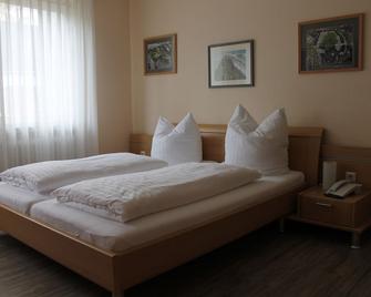 Alleehotel-Eschen - Aurich - Спальня